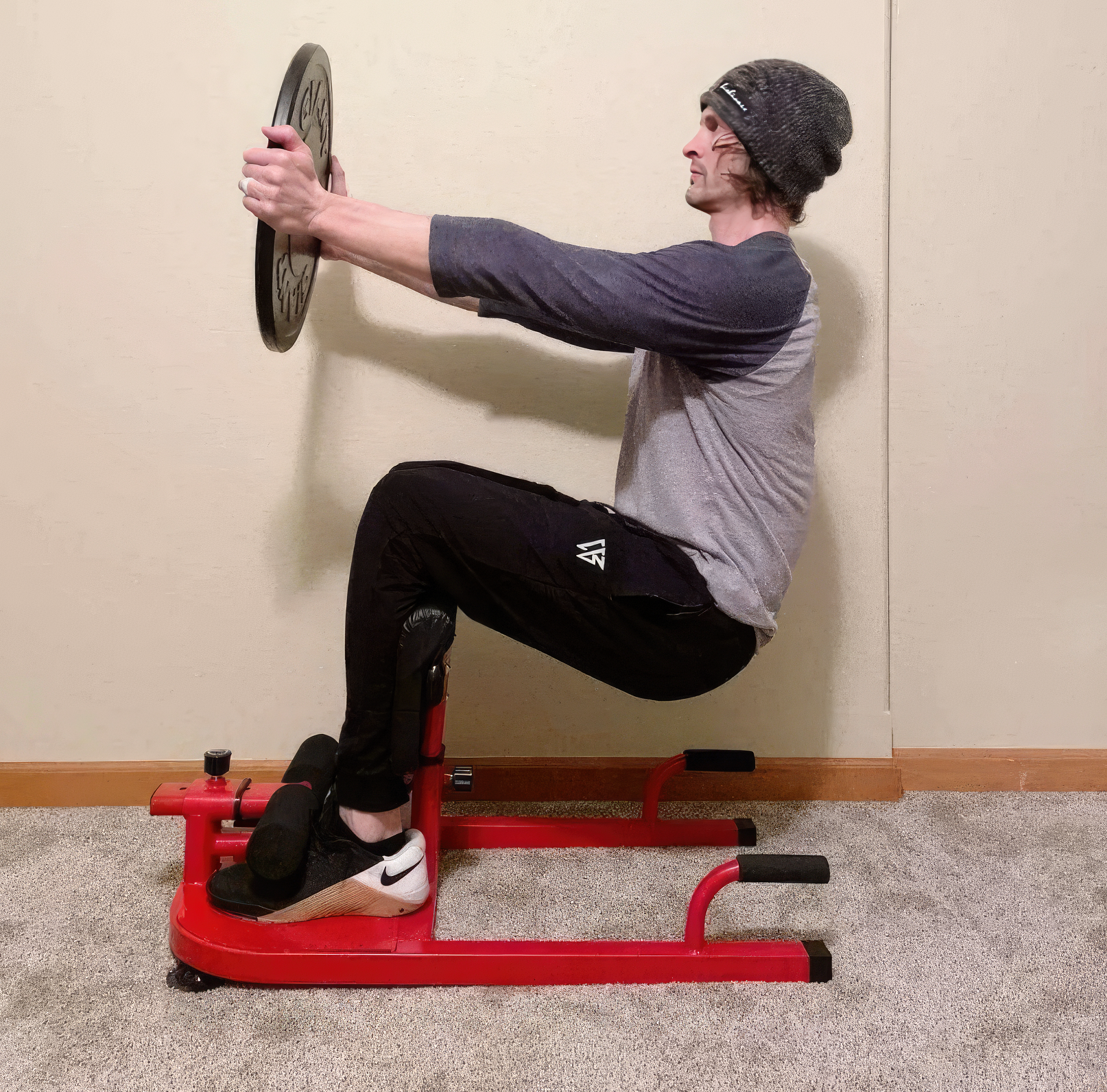 How to sissy squat Using Plate