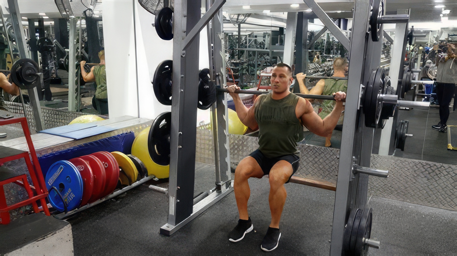 Sissy Squat Smith Machine